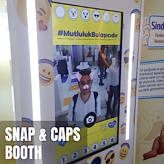Snap & Caps Booth